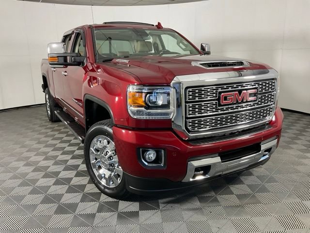 Used 2019 GMC Sierra 2500 Denali w/ Duramax Plus Package AWD/4WD image 10