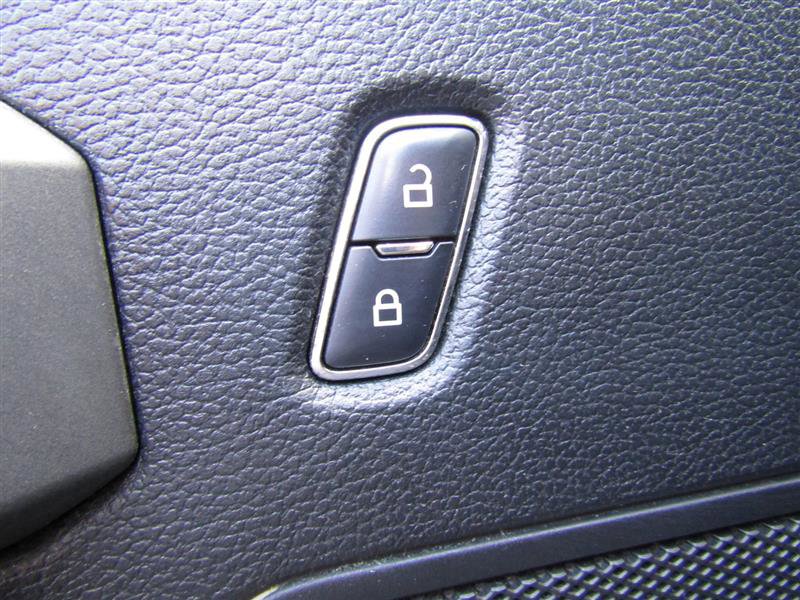 Used 2017 Ford F150 XLT w/ Equipment Group 302A Luxury image 11