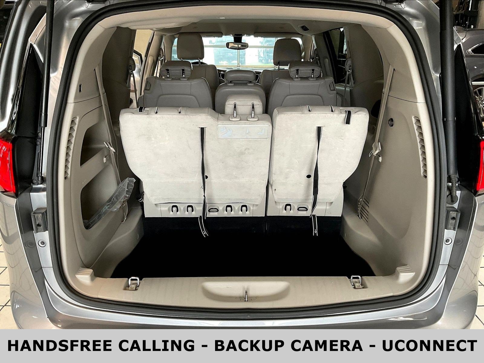 Used 2018 Chrysler Pacifica Touring-L FWD image 39