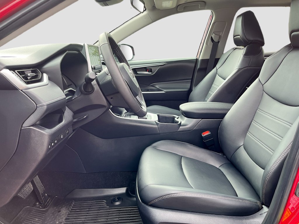 Used 2025 Toyota RAV4 XLE Premium w/ Weather Package AWD/4WD image 19