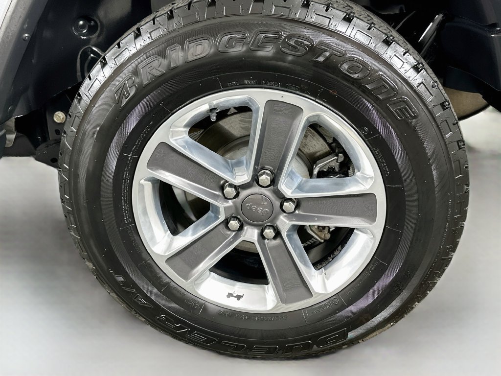 Used 2020 Jeep Wrangler Unlimited Sahara AWD/4WD image 30