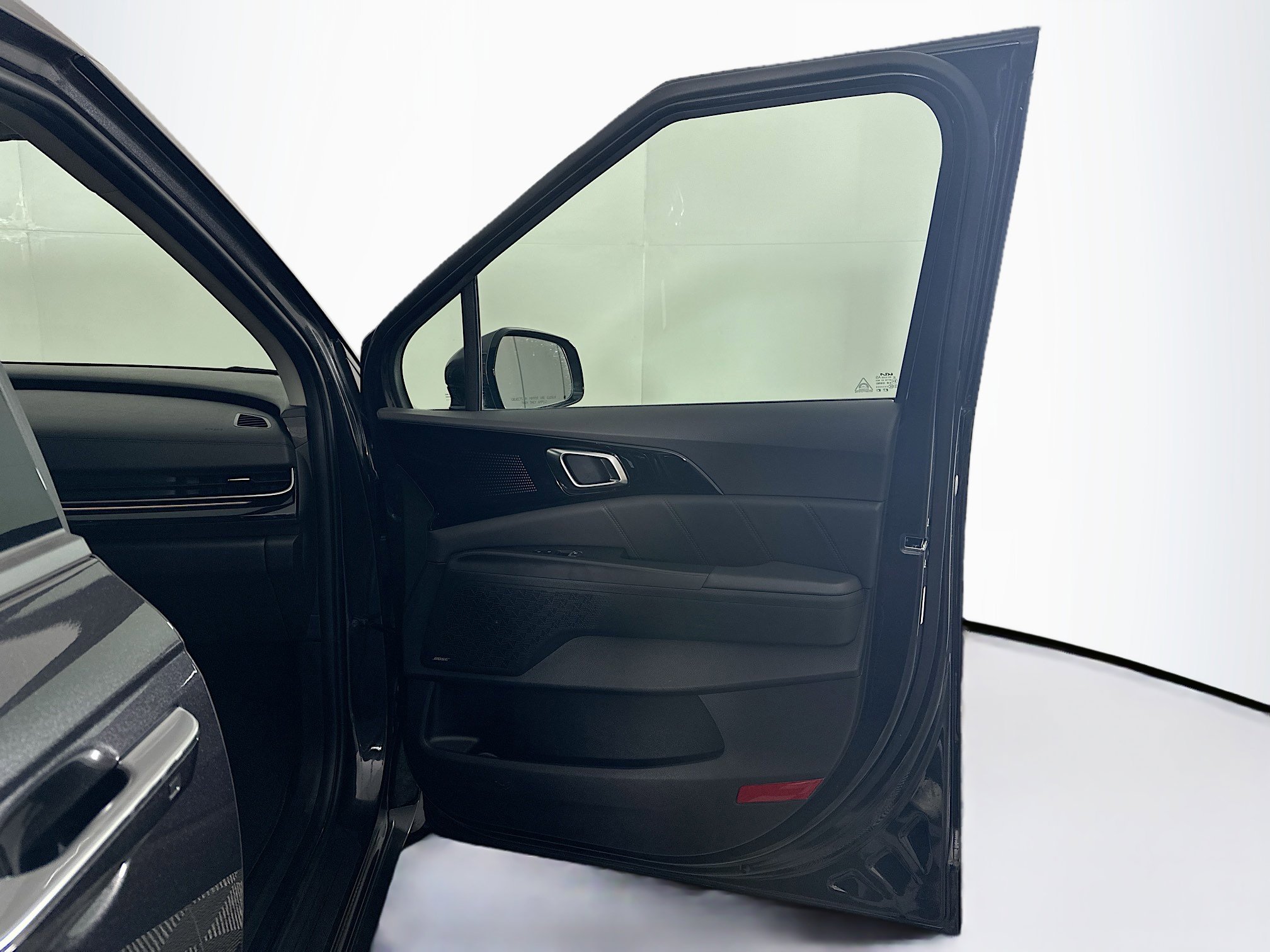 Used 2025 Kia Carnival SX Prestige image 32