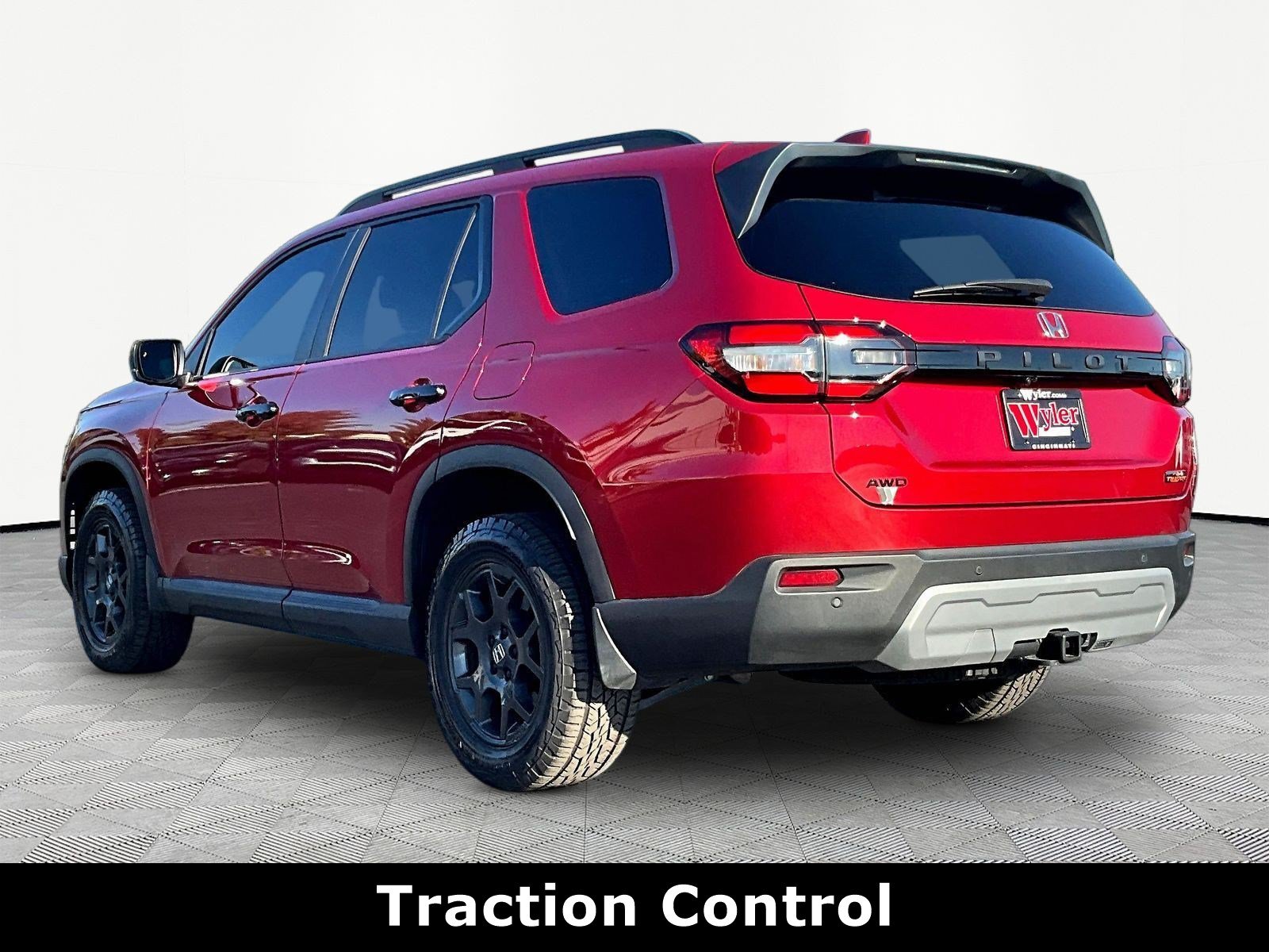 Used 2025 Honda Pilot TrailSport image 4