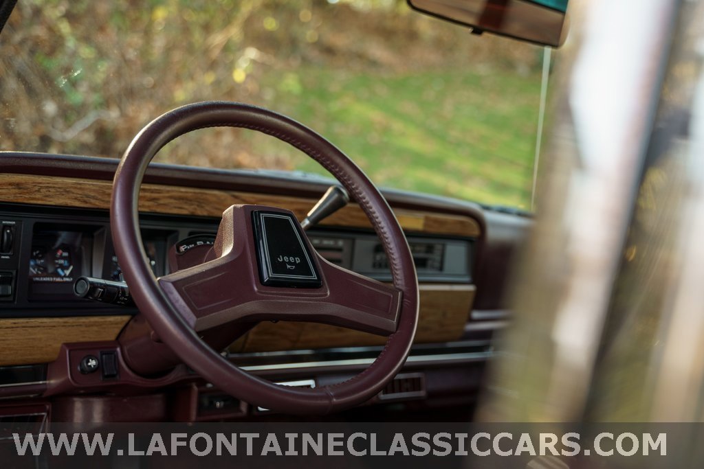 Used 1991 Jeep Grand Wagoneer Base image 8