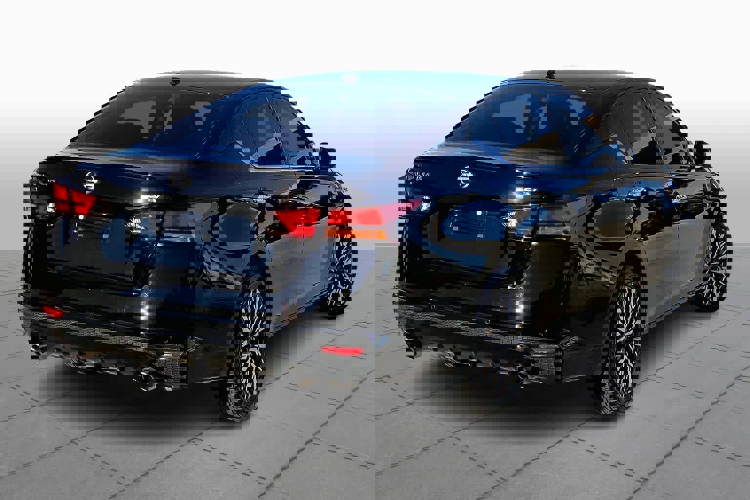 Used 2023 Nissan Altima 2.5 SV w/ SV Premium Package image 12