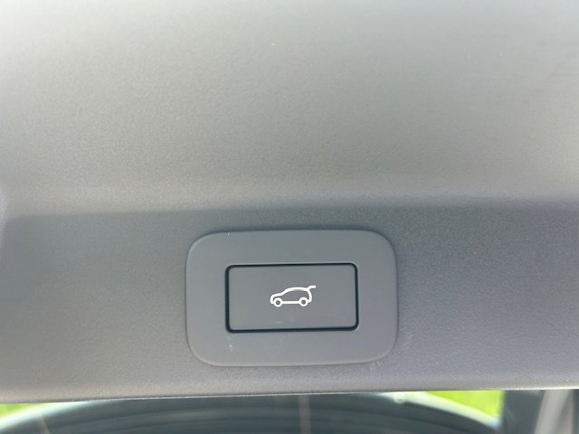 Used 2026 Jaguar F-PACE R-Dynamic S image 12