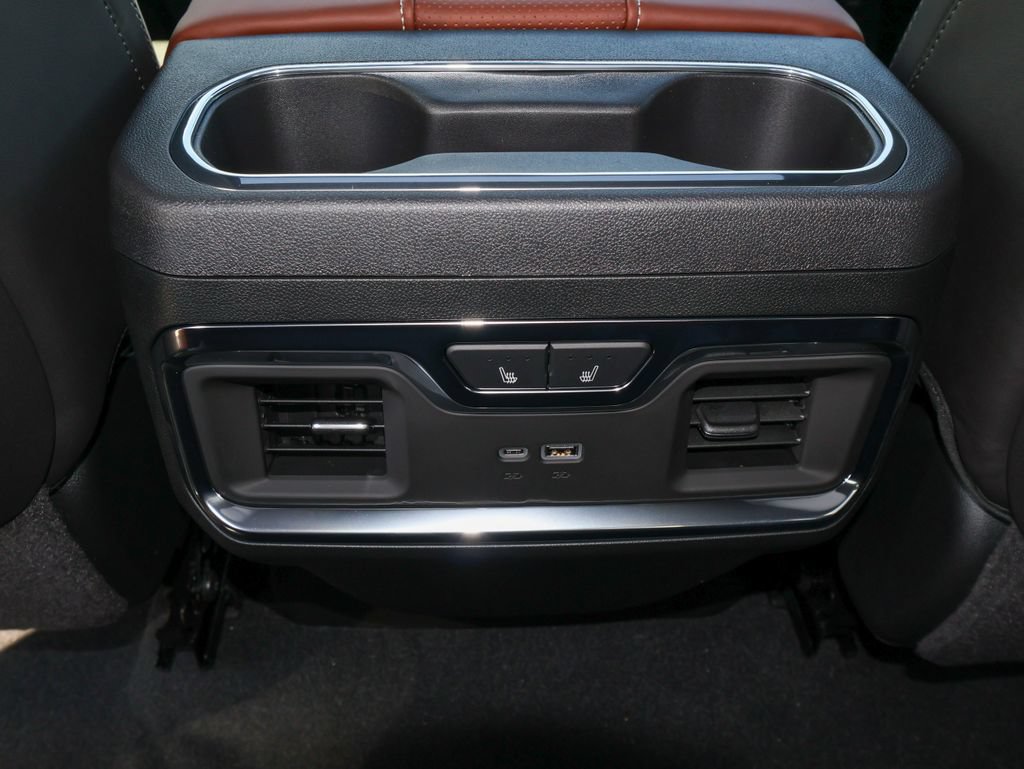 New 2026 GMC Sierra 3500 Denali Ultimate AWD/4WD image 13