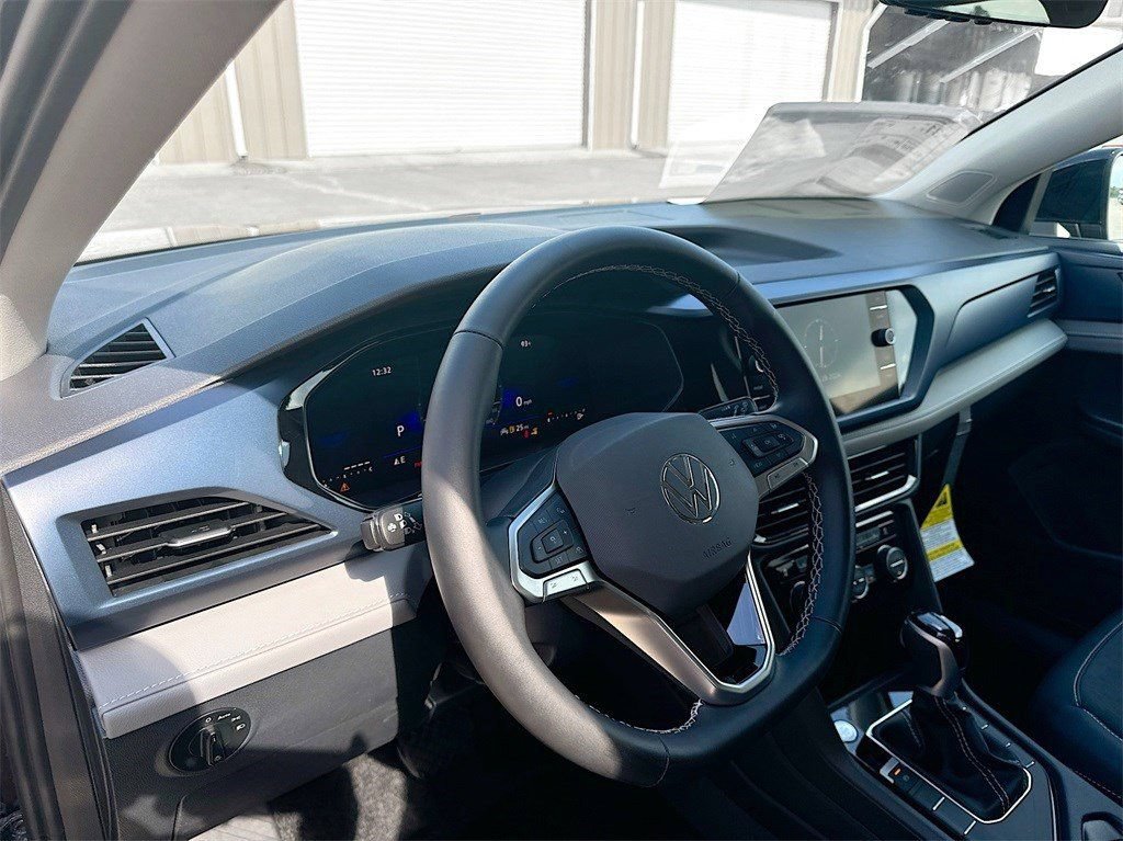 Used 2024 Volkswagen Taos SE FWD image 9