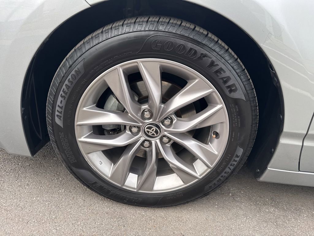 Used 2020 Toyota Avalon XLE image 28