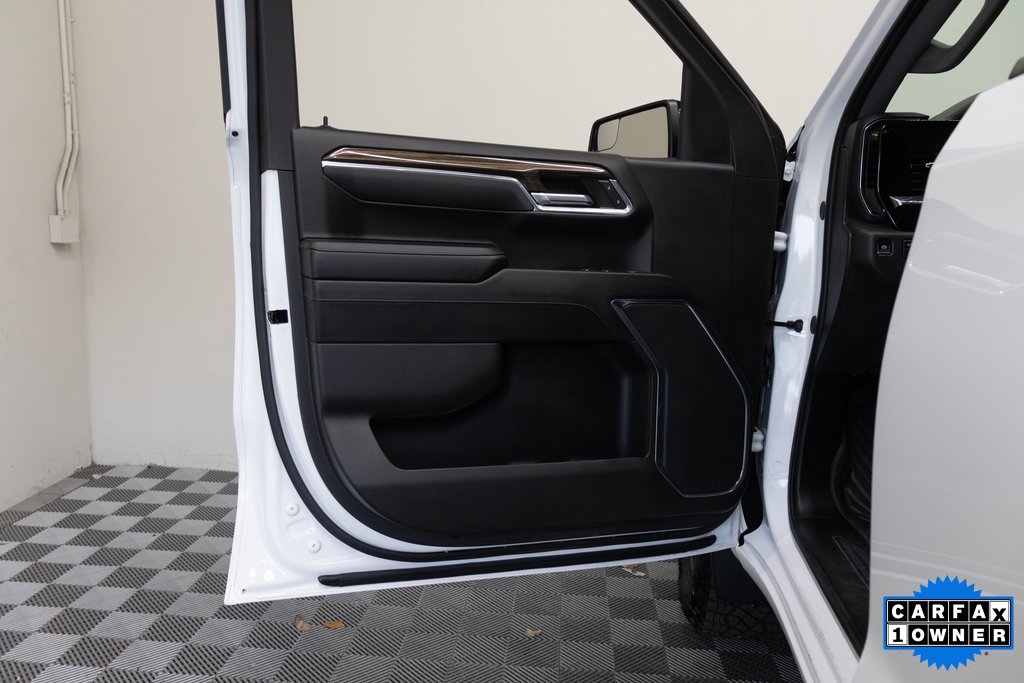 Used 2024 Chevrolet Silverado 1500 LT Trail Boss w/ Dark Appearance Package image 11