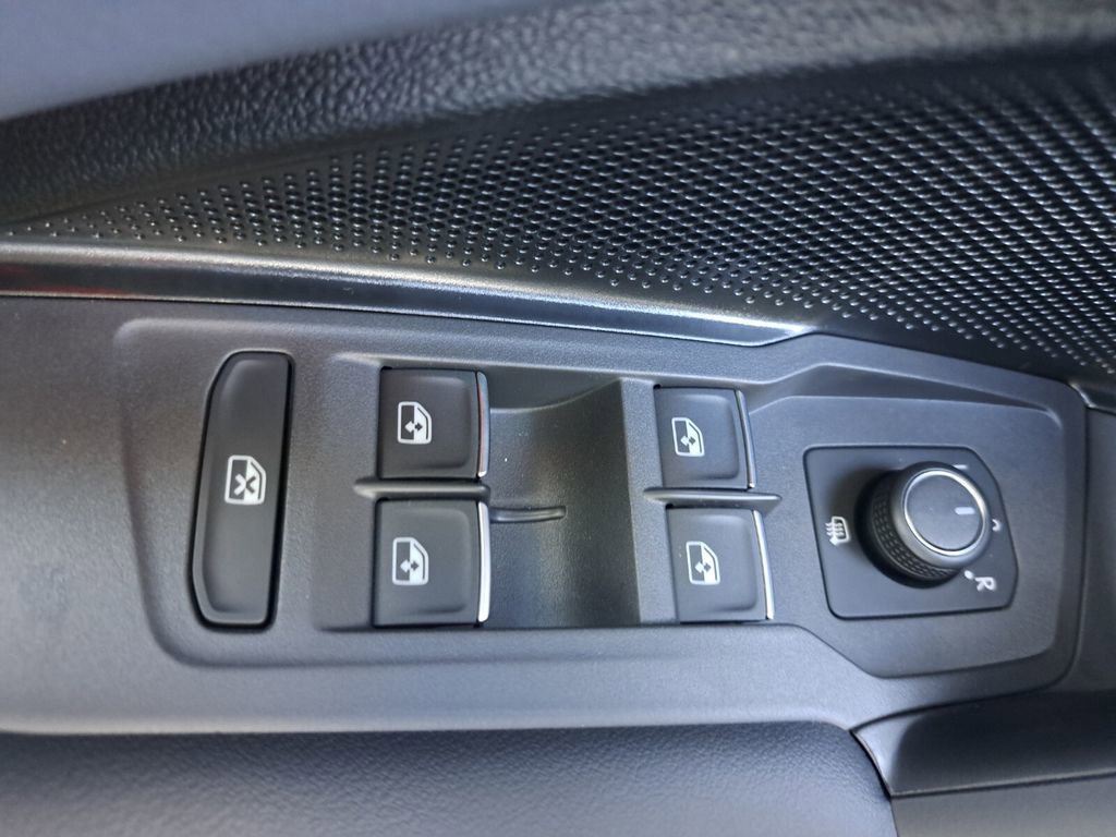 New 2026 Volkswagen Tiguan SE image 16