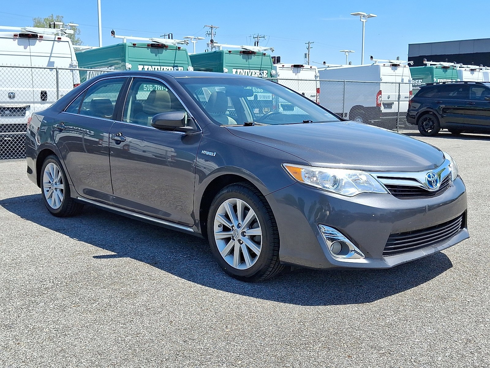 Used 2013 Toyota Camry XLE w/ Leather Pkg FWD image 3
