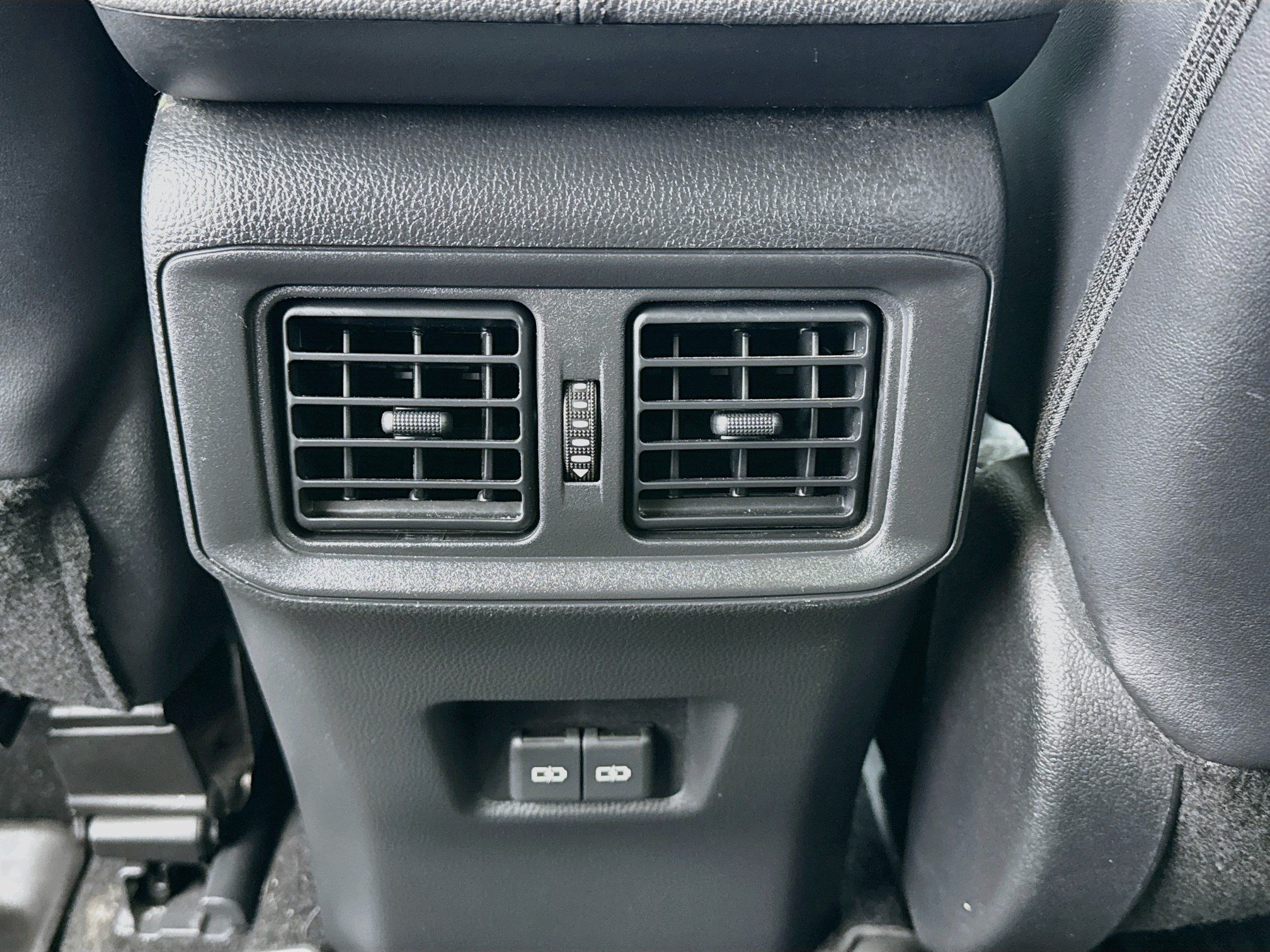 Used 2022 Toyota RAV4 XLE Premium FWD image 17