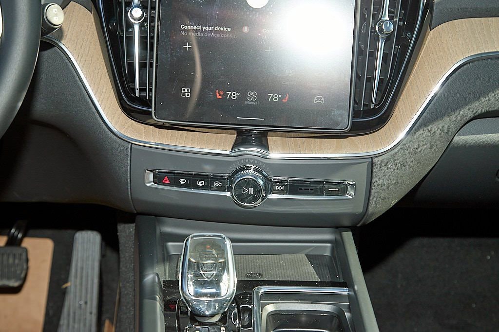 New 2026 Volvo XC60 T8 Plus w/ Protection Package Premier image 25