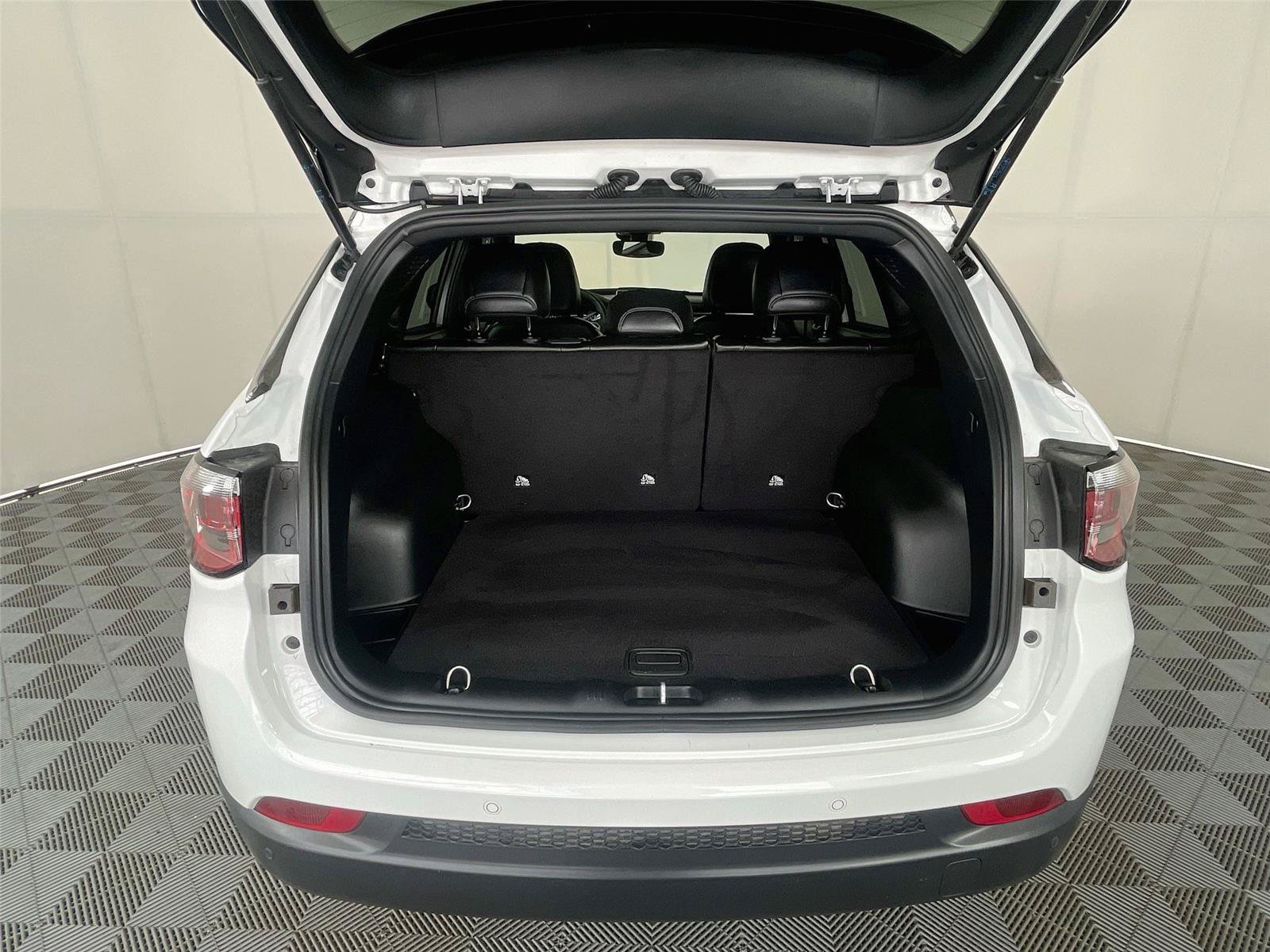 Used 2025 Jeep Compass Limited AWD/4WD image 27
