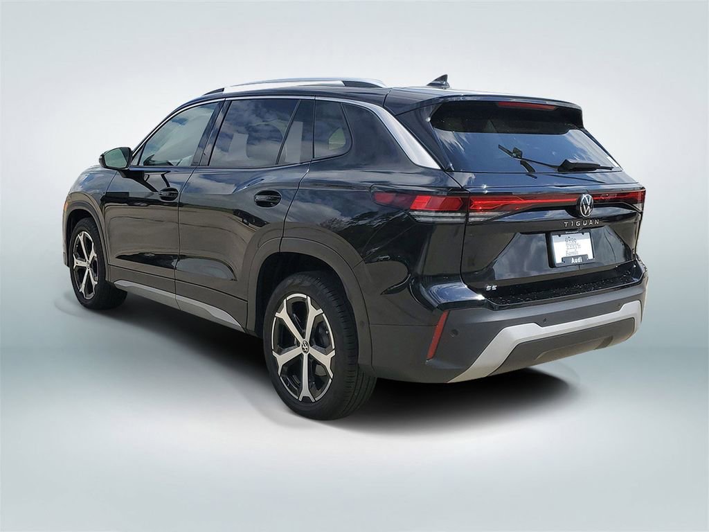 Used 2025 Volkswagen Tiguan SE image 4