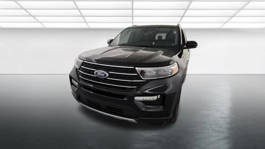 Used 2022 Ford Explorer XLT w/ Equipment Group 202A AWD/4WD image 2