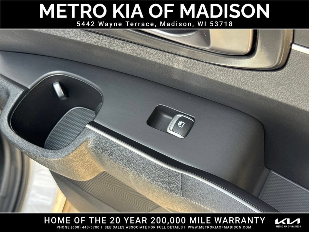 Used 2025 Kia Sorento LX FWD image 37
