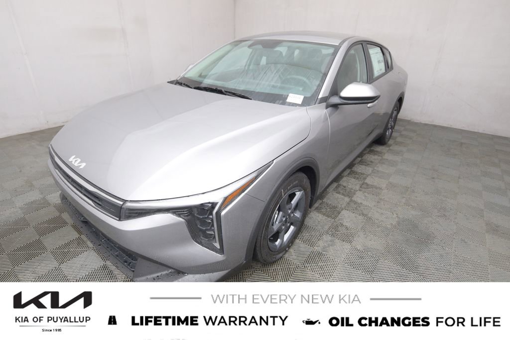 New 2025 Kia K4 LXS image 1