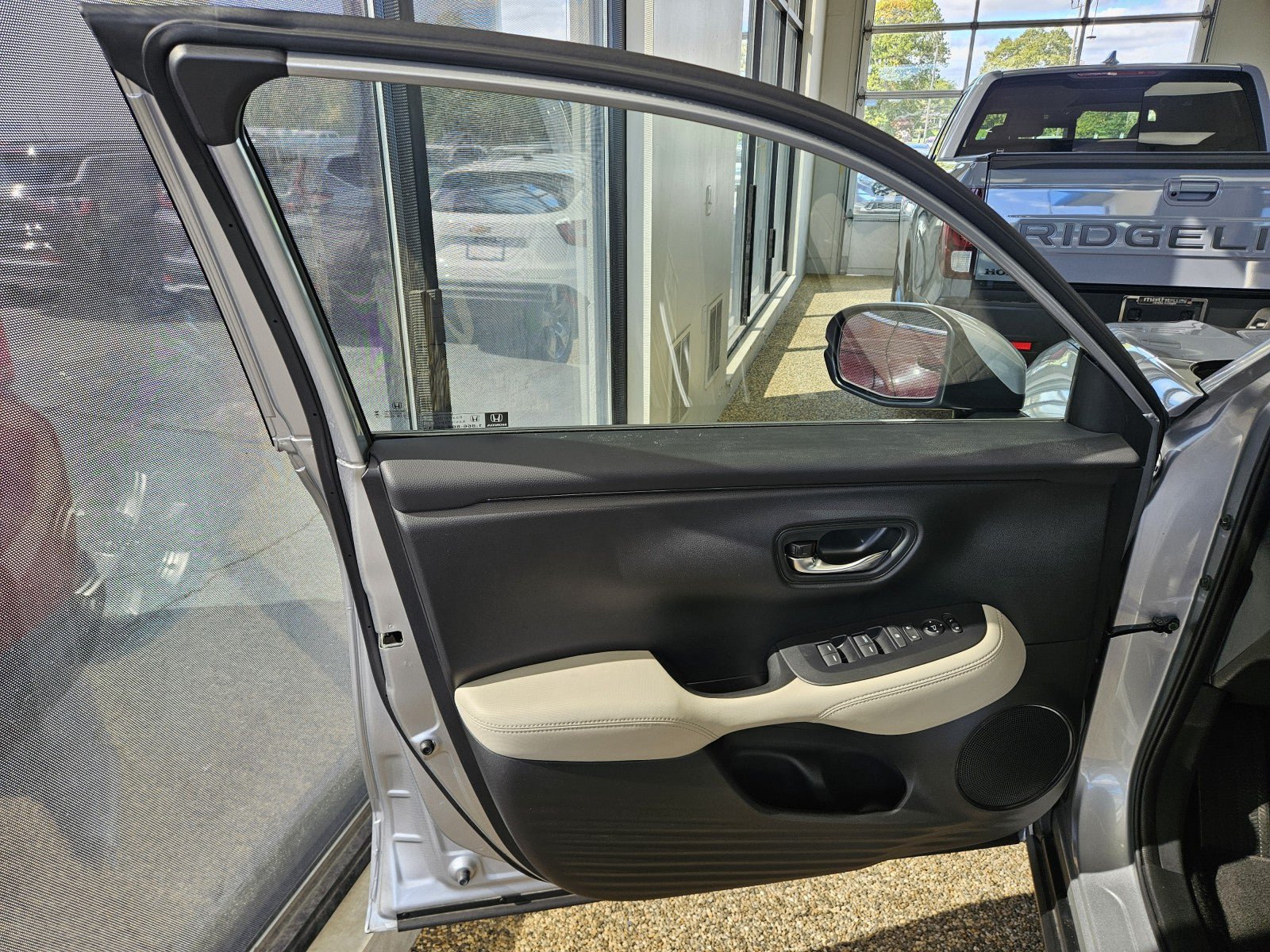 Used 2025 Honda HR-V LX image 17