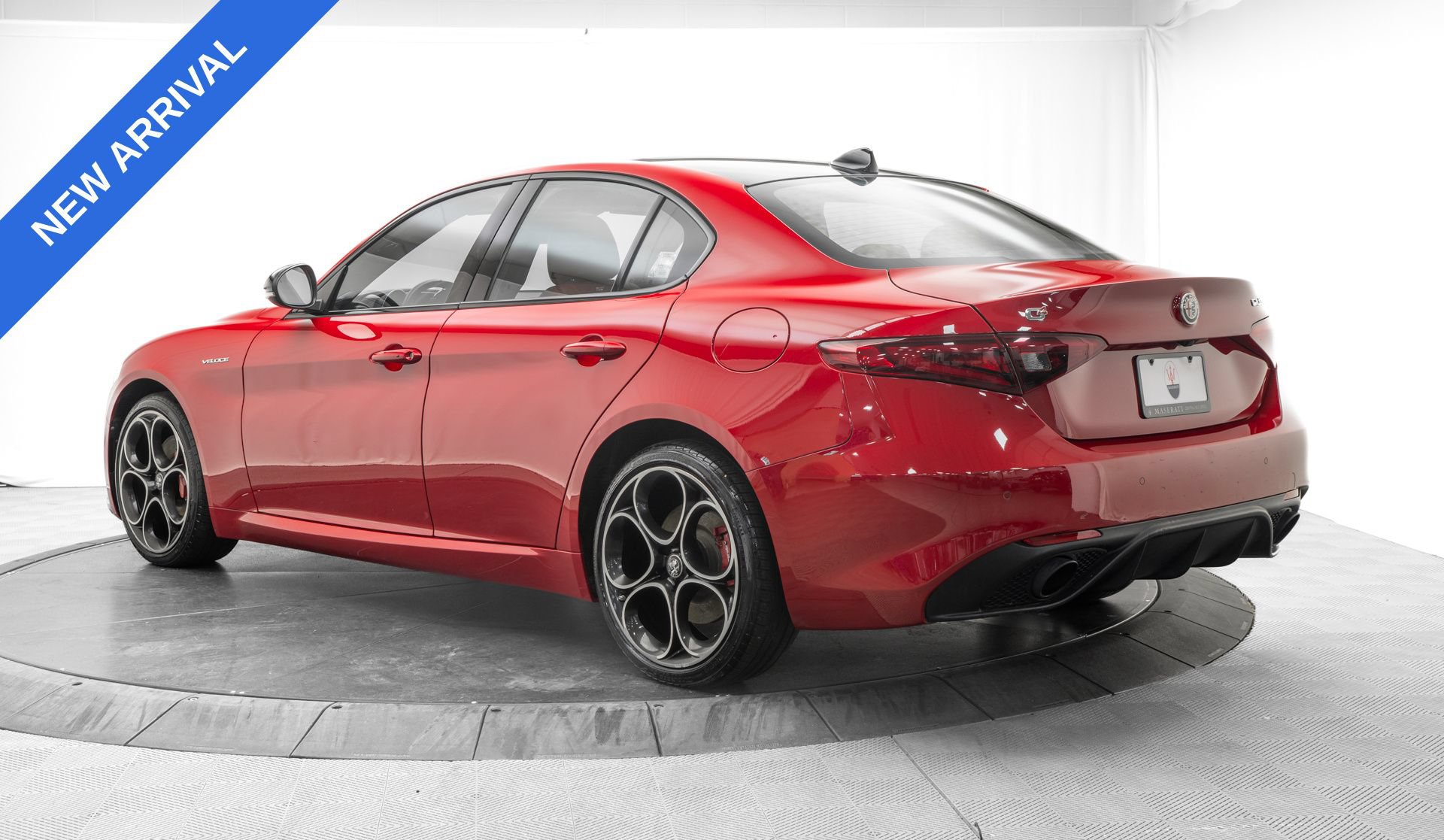 Used 2023 Alfa Romeo Giulia Veloce AWD/4WD image 5