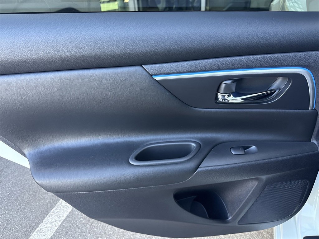 Used 2017 Nissan Altima 2.5 SR w/ Midnight Edition Package image 28