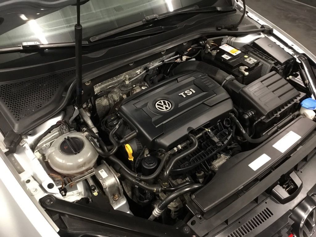 Used 2017 Volkswagen GTI SE image 47