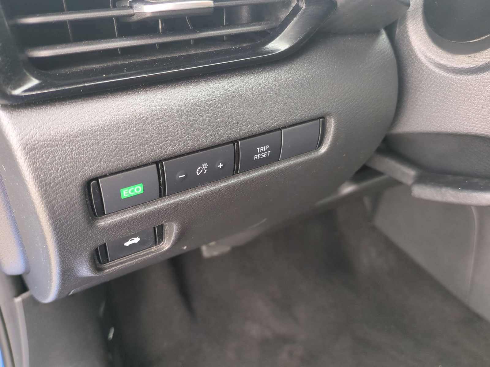 Used 2024 Nissan Sentra SV FWD image 33