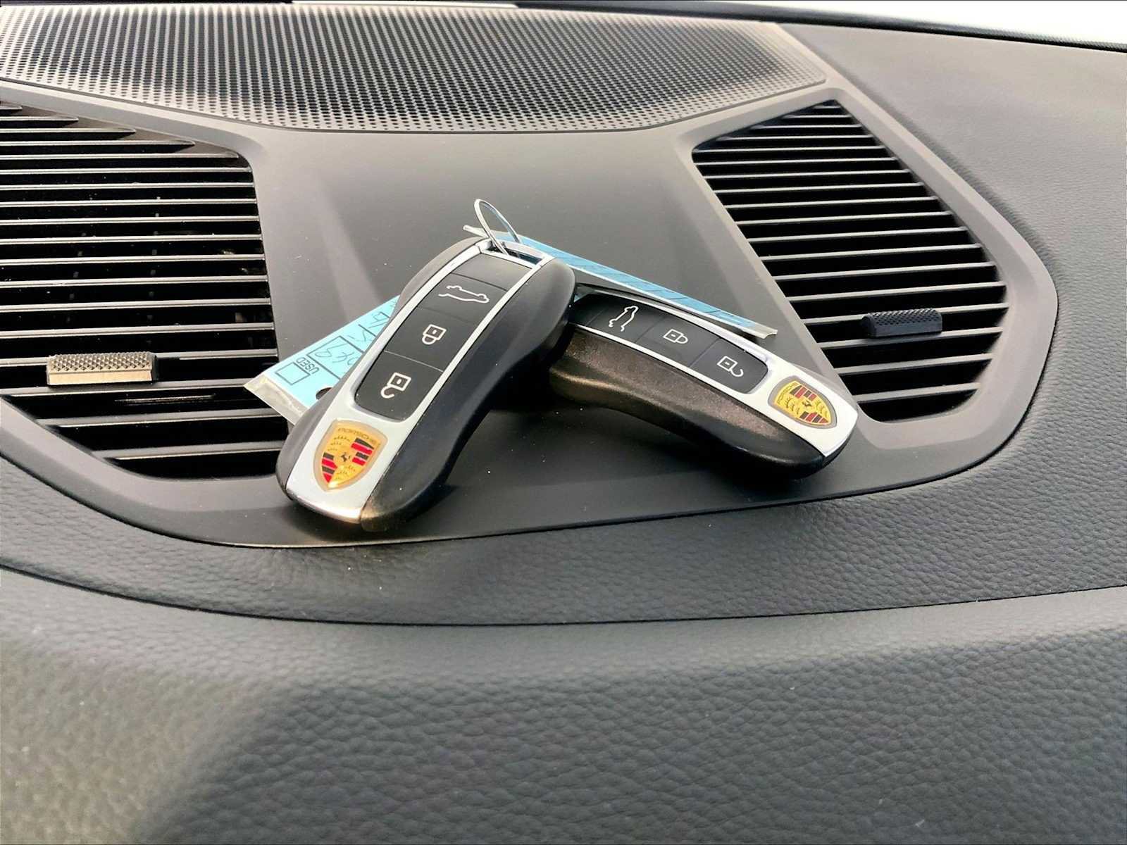 Certified 2025 Porsche Cayenne image 21