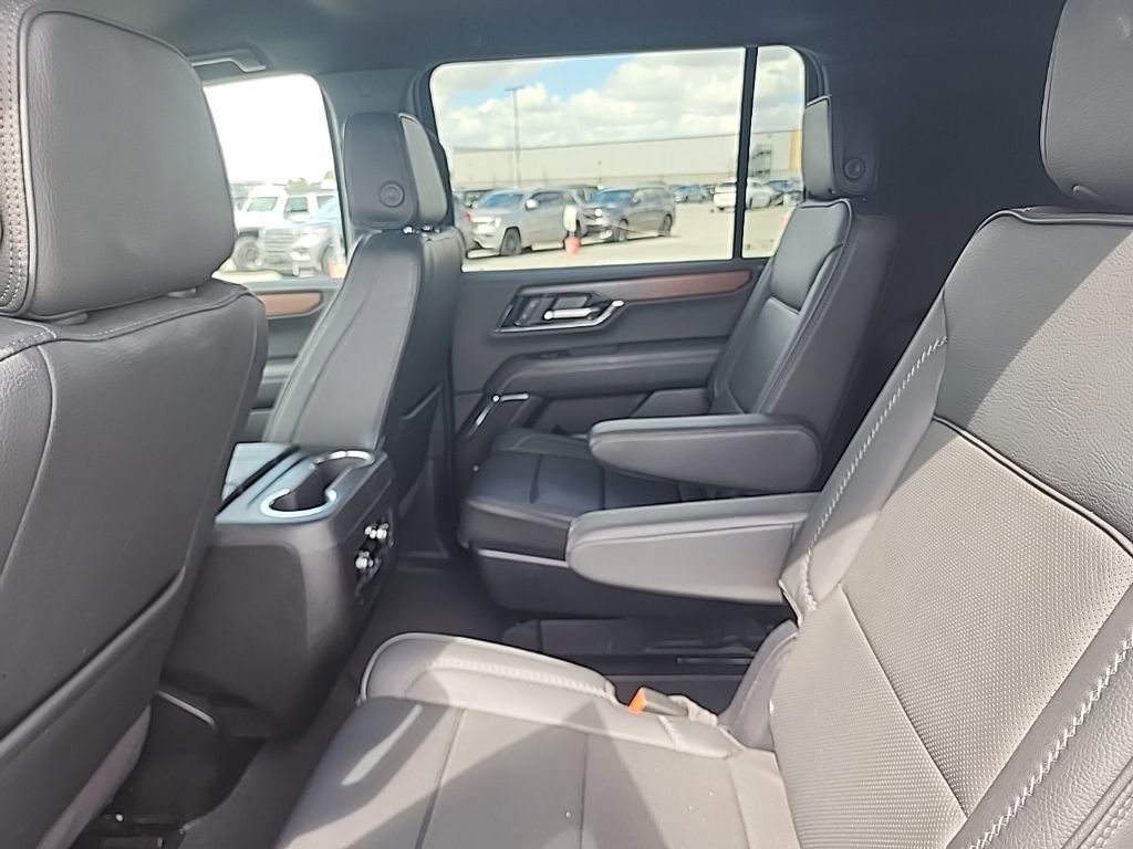 Used 2025 GMC Yukon XL Denali image 11