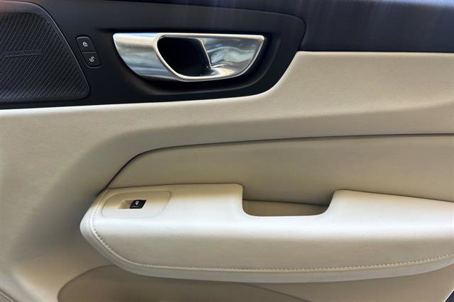 Certified 2024 Volvo XC60 T8 Plus AWD/4WD image 18