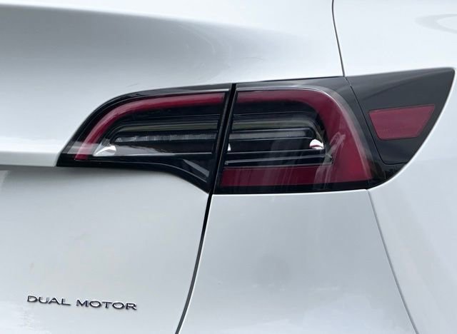 Used 2023 Tesla Model Y Long Range AWD/4WD image 10