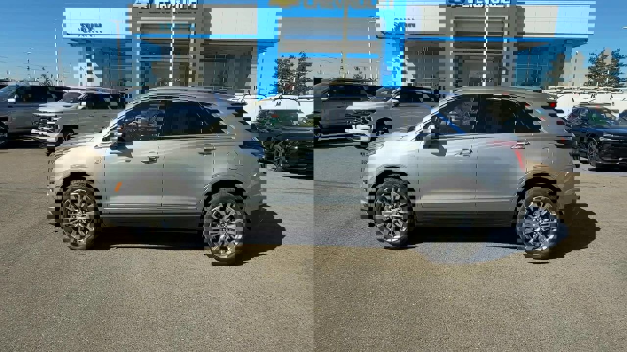 Used 2025 Cadillac XT5 Premium Luxury image 4