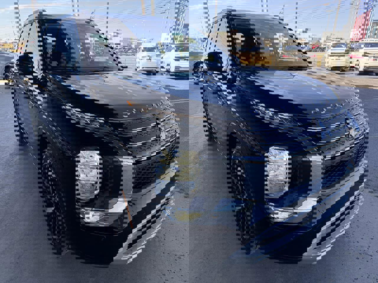 Used 2024 Mitsubishi Outlander SEL image 3