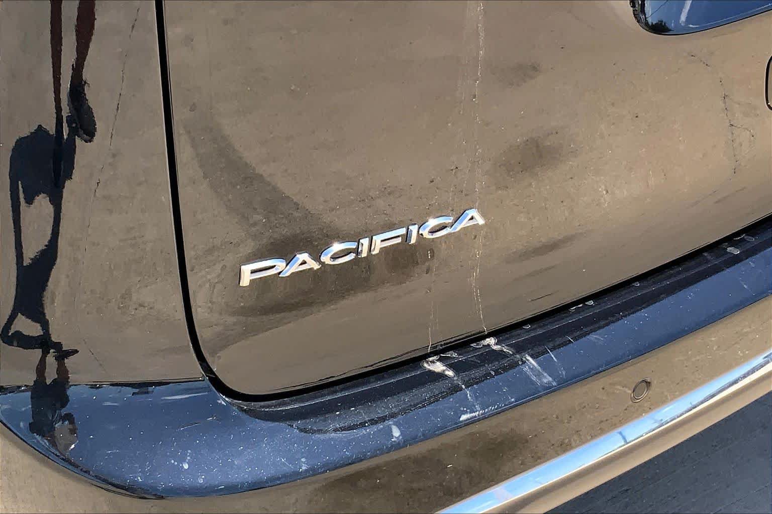 Used 2025 Chrysler Pacifica Select FWD image 31