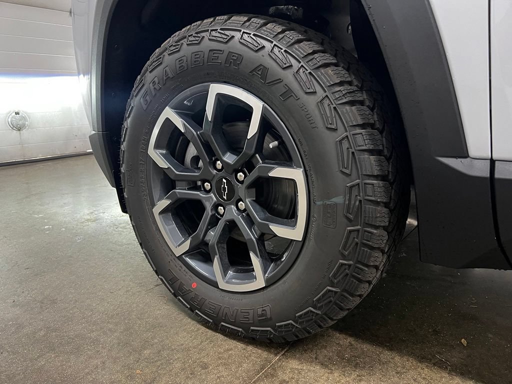 New 2026 Chevrolet Equinox ACTIV w/ Convenience Package III FWD image 12