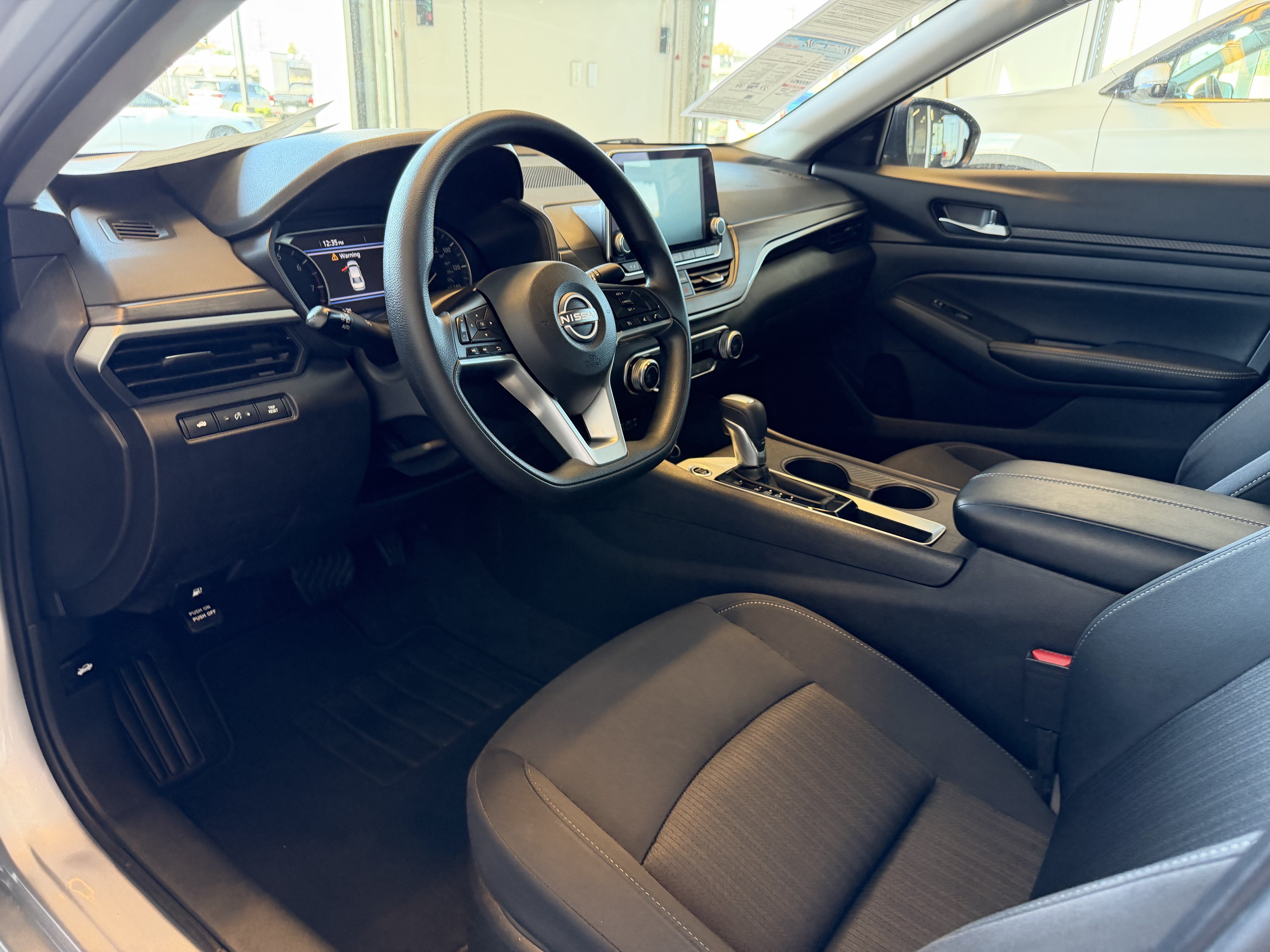 Used 2025 Nissan Altima 2.5 SV FWD image 7