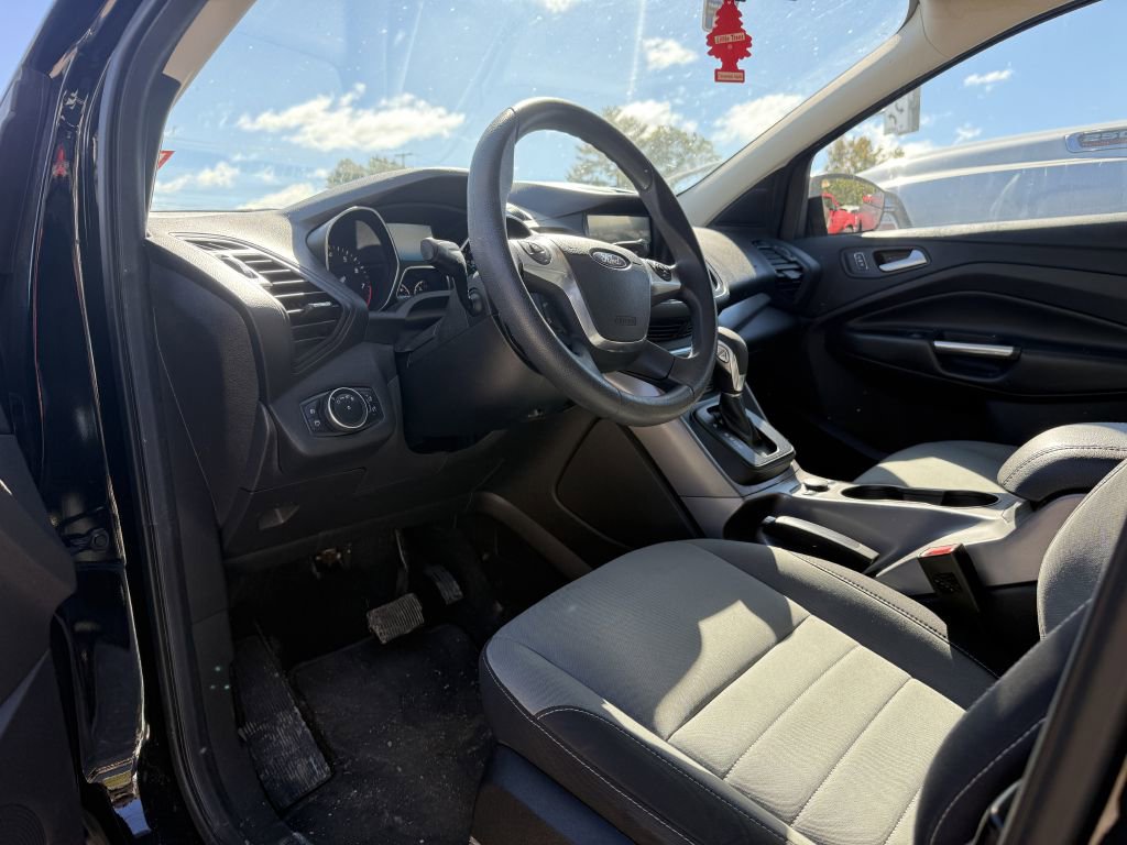 Used 2016 Ford Escape SE w/ Equipment Group 201A image 4