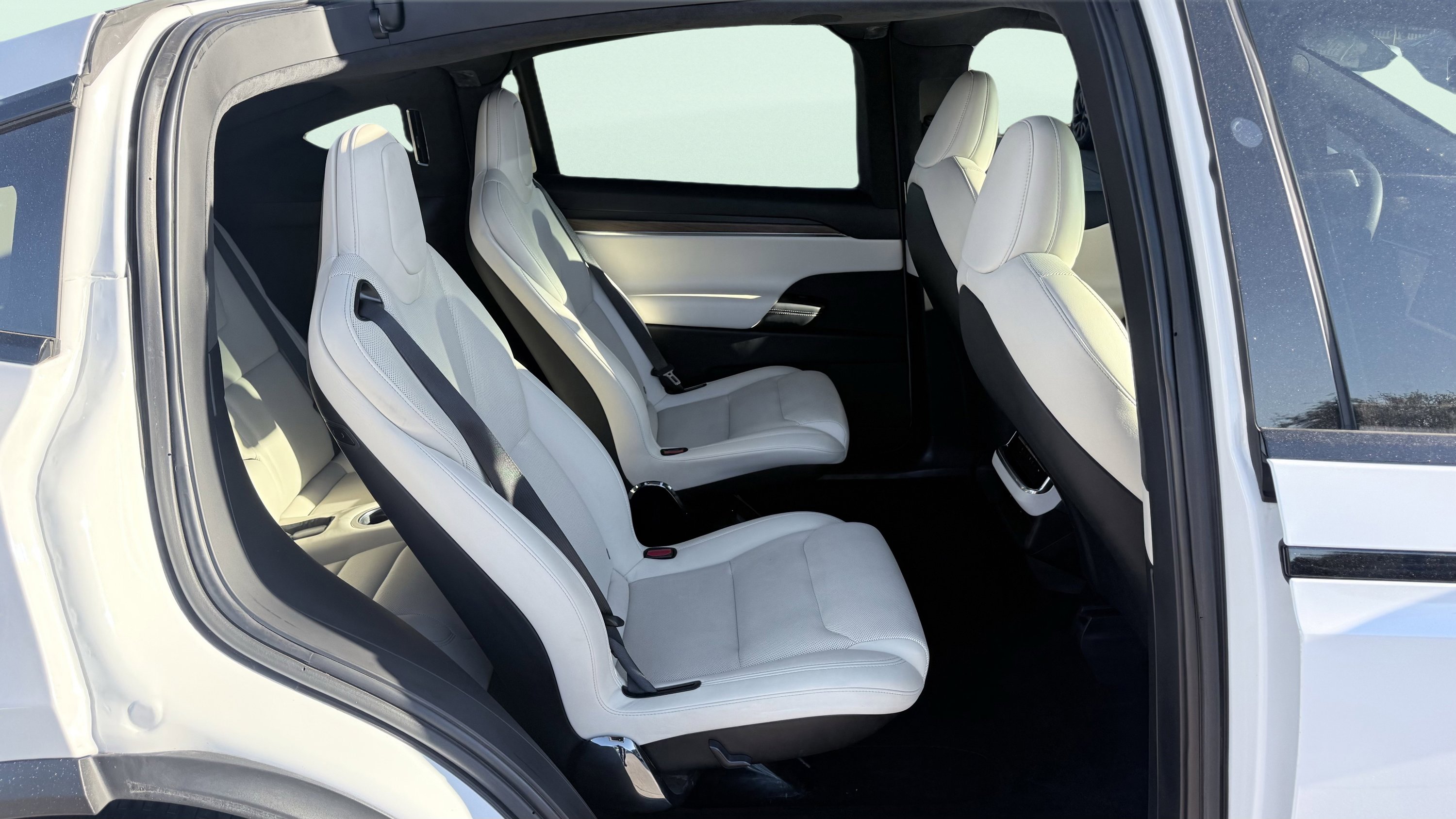Used 2022 Tesla Model X image 38