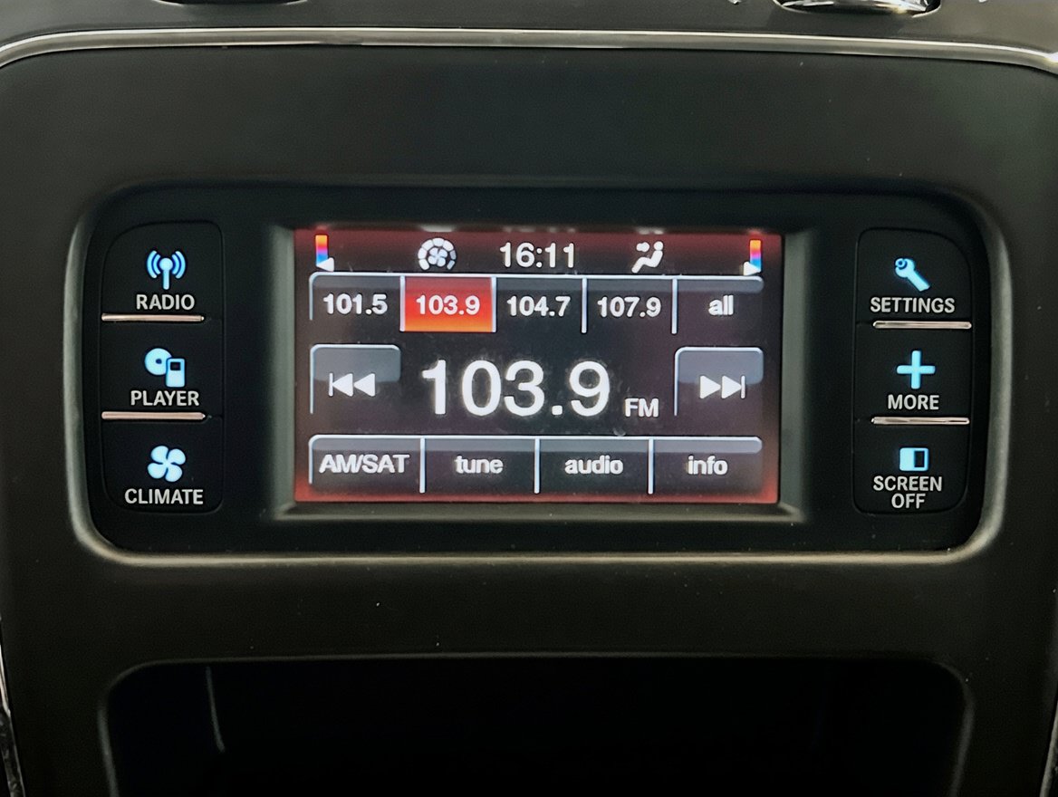 Used 2018 Dodge Journey SXT w/ Connectivity Group FWD image 10