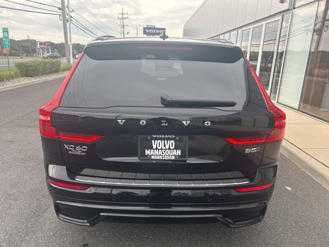 Used 2024 Volvo XC60 B5 Core w/ Protection Package Premier AWD/4WD image 4