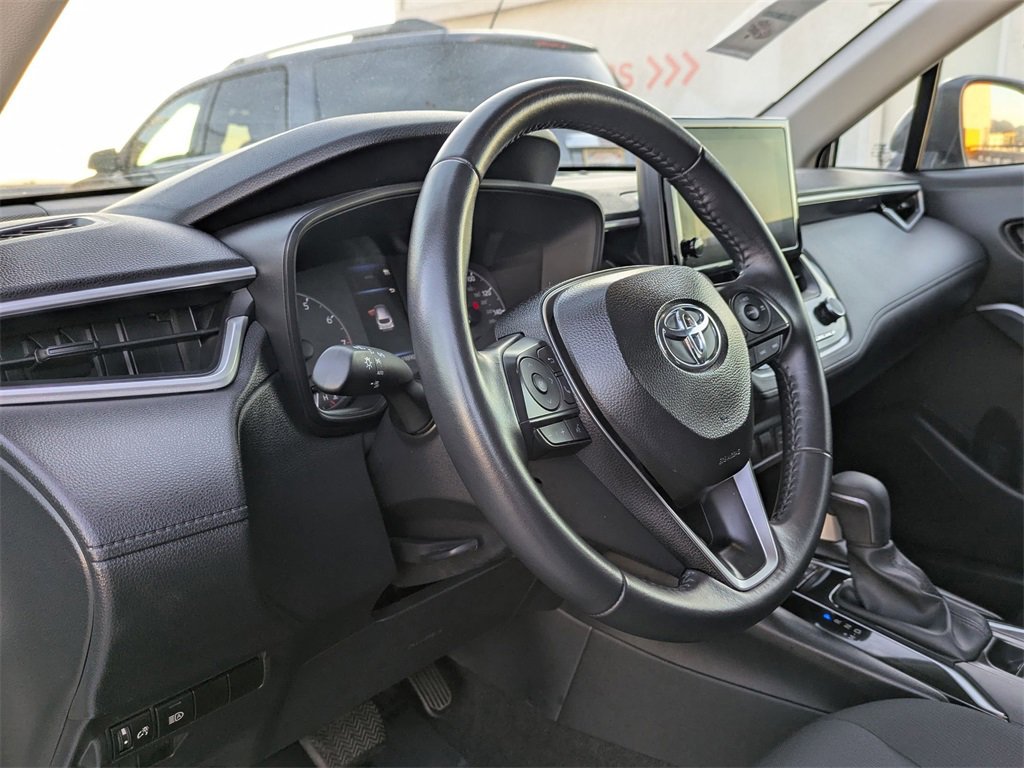 Used 2025 Toyota Corolla Cross LE image 13
