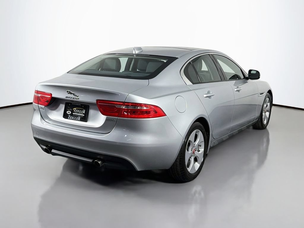 Used 2018 Jaguar XE RWD image 5