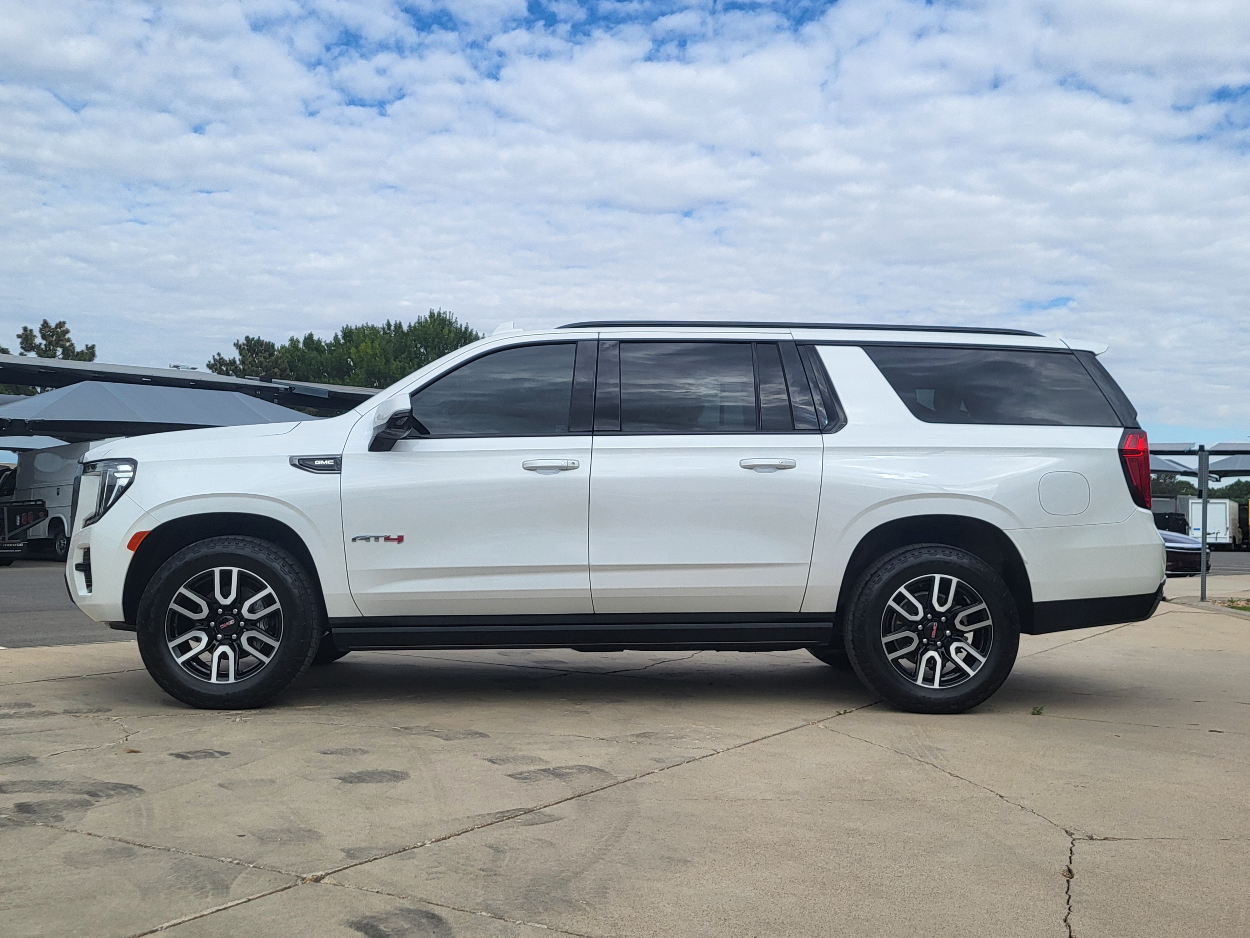 Used 2023 GMC Yukon XL AT4 w/ AT4 Premium Package AWD/4WD image 2