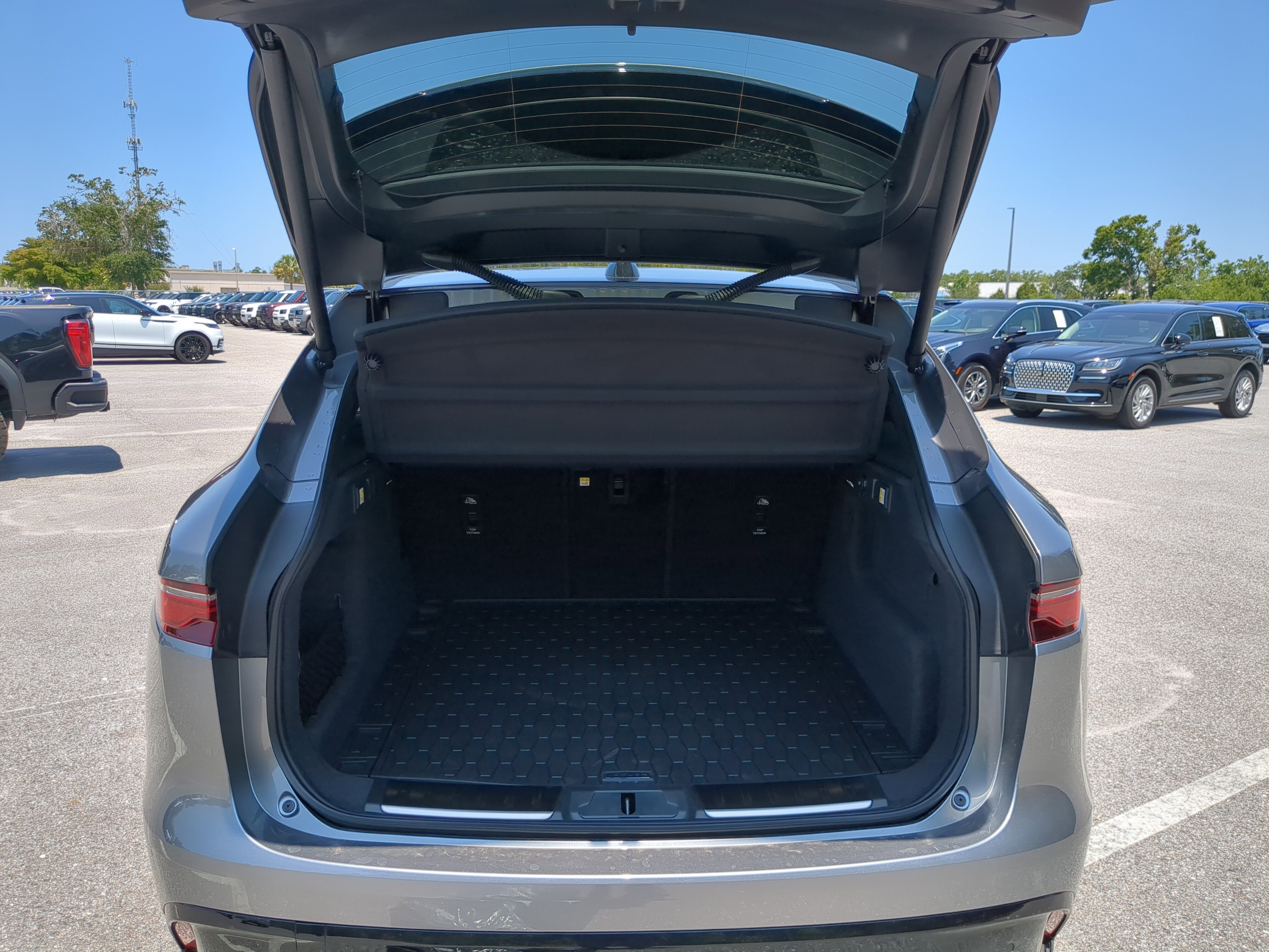 New 2026 Jaguar F-PACE R-Dynamic S image 11