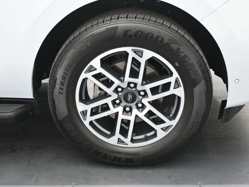 Certified 2025 Ford Expedition Active image 26