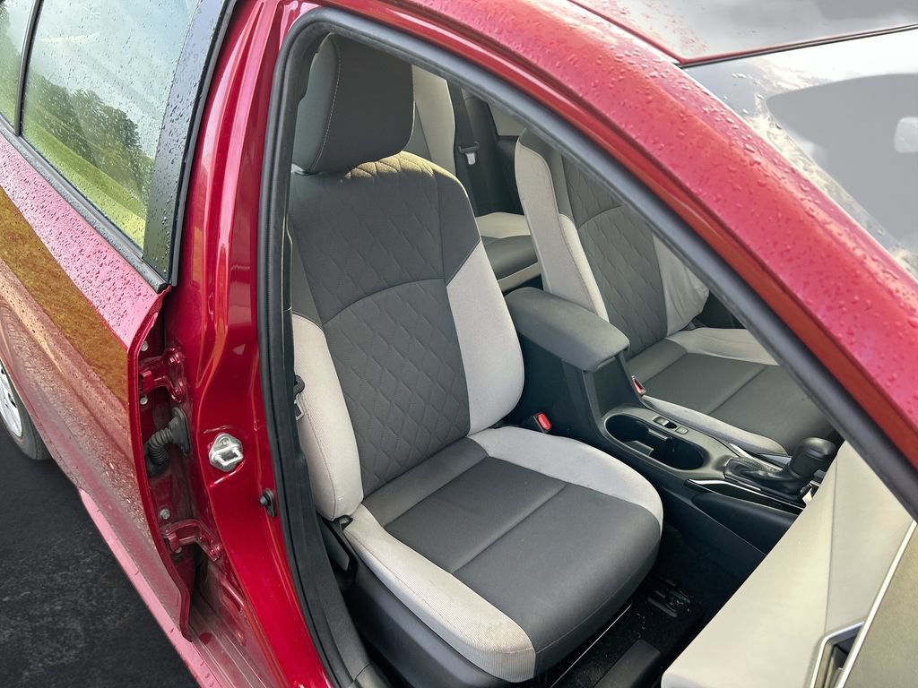 Used 2025 Toyota Corolla LE FWD image 30