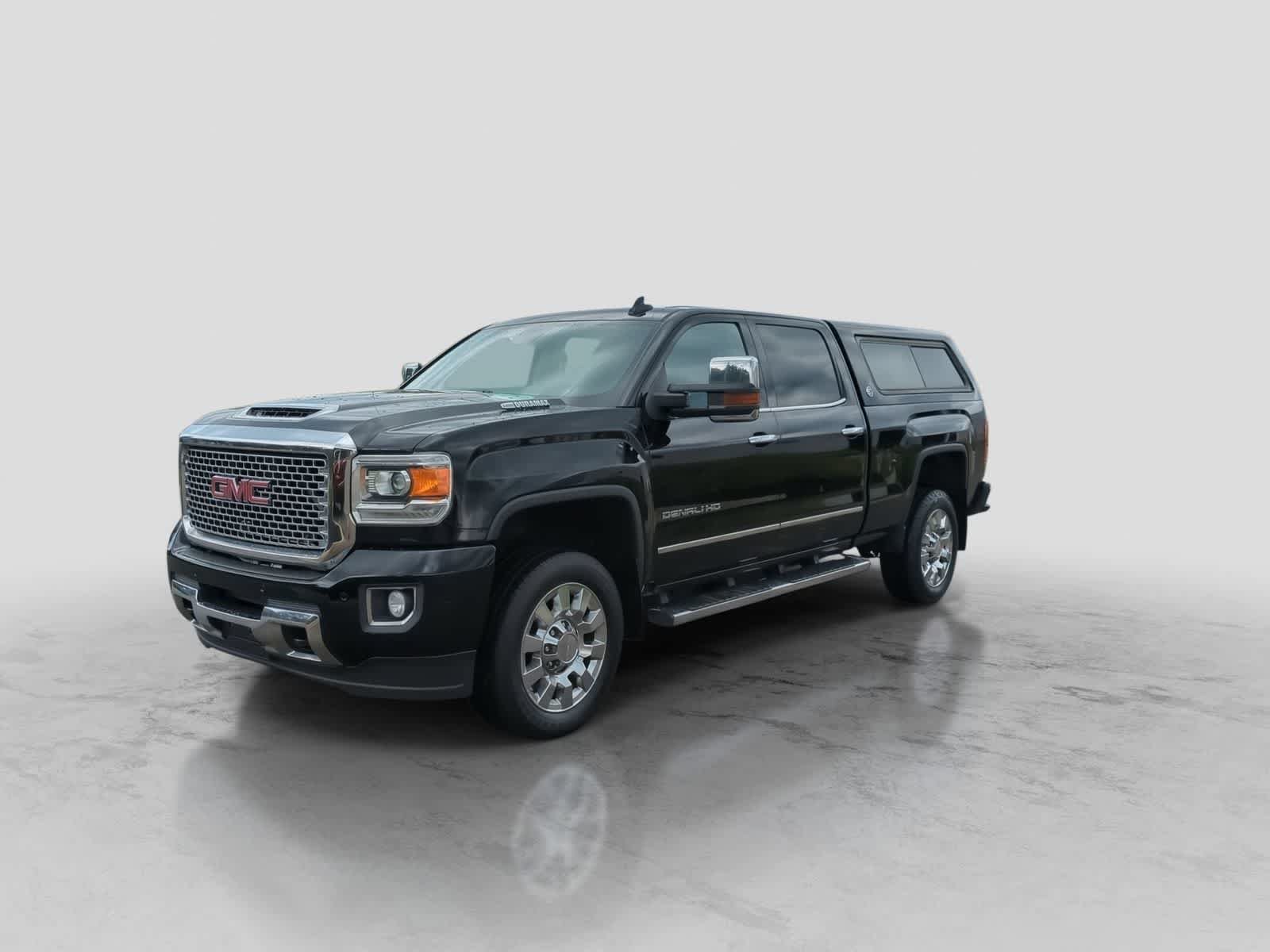 Used 2017 GMC Sierra 2500 Denali w/ Suspension Package, Off-Road AWD/4WD image 4