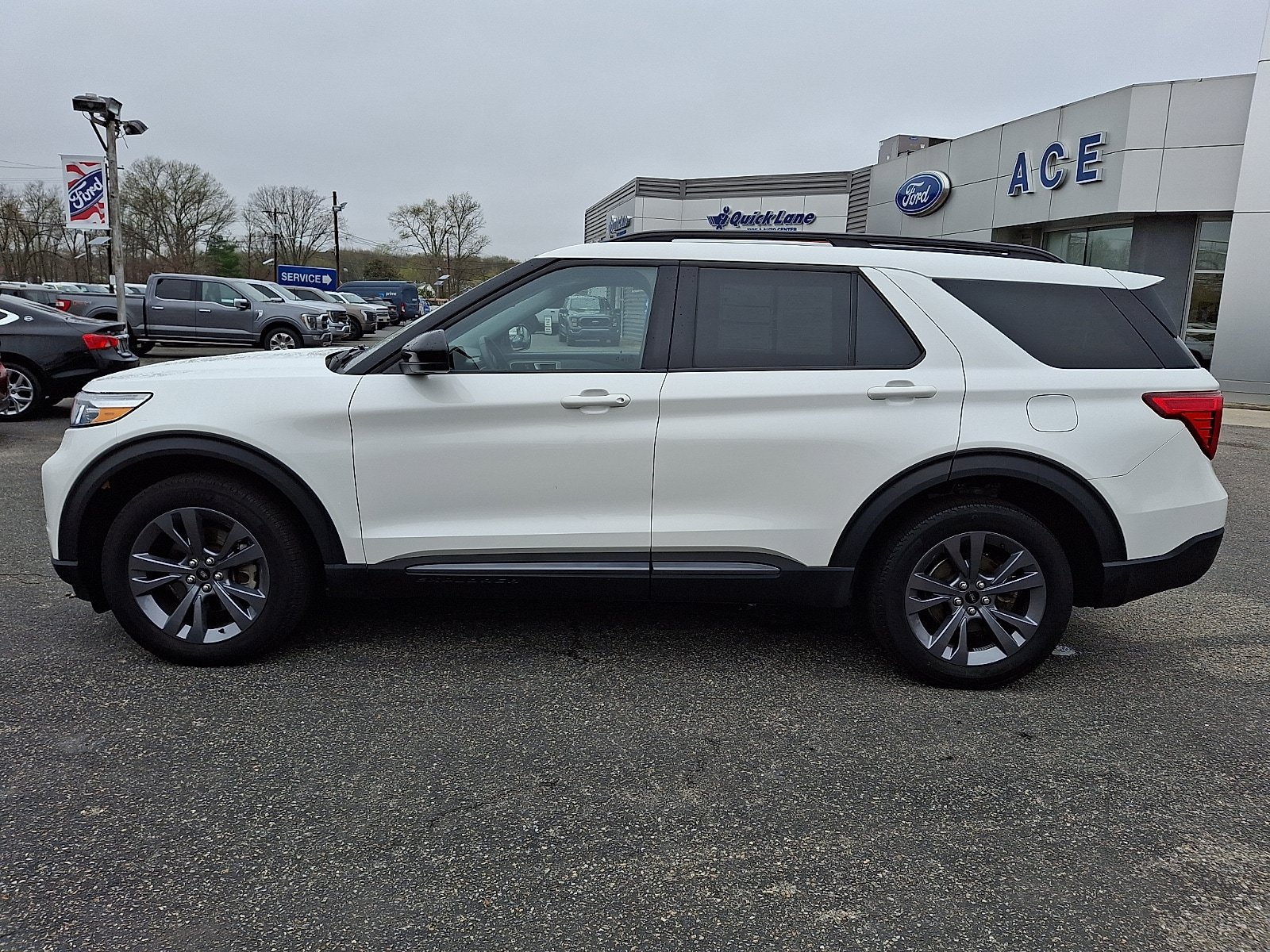 Certified 2023 Ford Explorer XLT w/ Equipment Group 202A AWD/4WD image 5