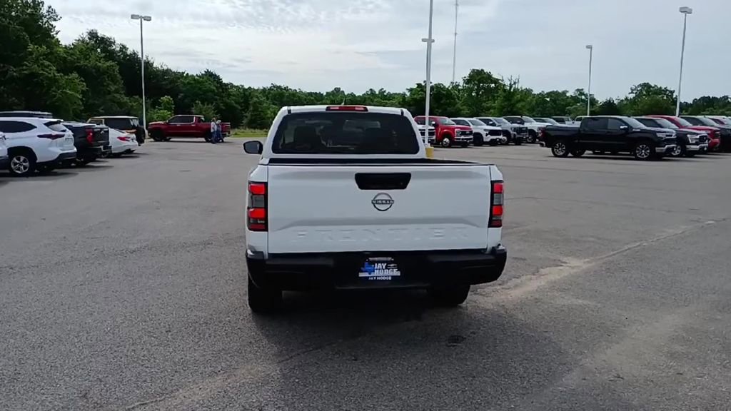 Used 2022 Nissan Frontier S RWD image 7